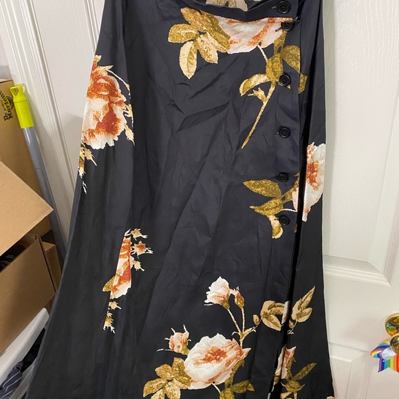 Aritzia Wilfred Floral Button Skirt Size 4 - Picture 4 of 4